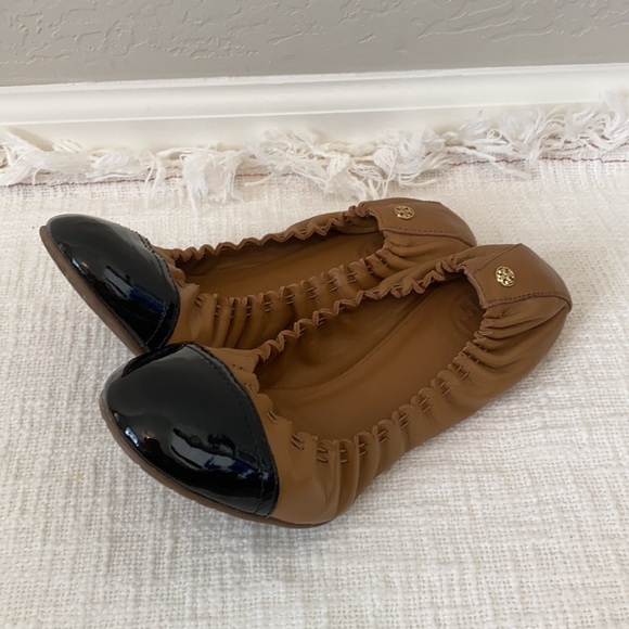 Tory Burch Tan Cap Toe Flats Size 8.5 - Picture 4 of 7